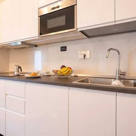 Apartment Keys Of Italy - Monaco 9 - 2 Bedrooms Flat Nearby The Train Station