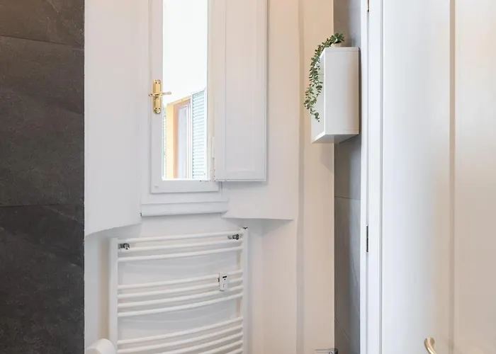 Апартаменты Keys Of Italy - Monaco 9 - 2 Bedrooms Flat Nearby The Train Station
